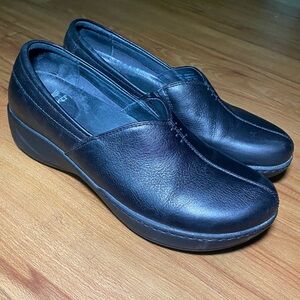 DANSKO 'Abigail' Black Leather Slip Resistant Nursing Work Clogs EUR 40 ≈ US 9.5